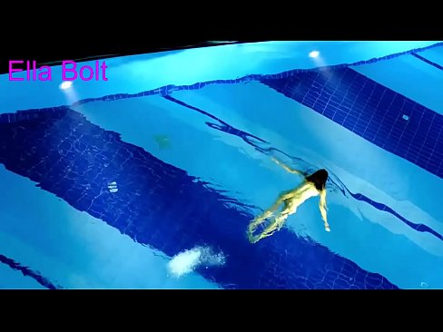 ❤️ Abdi teu tiasa ngeureunkeun nonton, pirang ngora bray ngojay buligir di ELLA bolt Resort kolam renang ️❌ video porno di urang