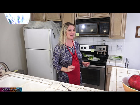 ❤️ Stepmom milking anjeunna di dapur saméméh tanggal na ️❌ video porno di urang